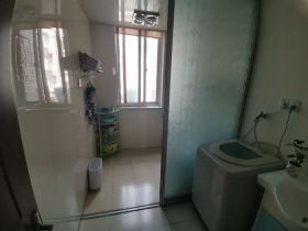 明珠花园 3室2厅2卫 121m&sup2;