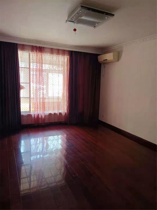 春晖花园 3室2厅2卫 136m&sup2;