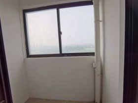 兴石花园 3室2厅1卫 130m&sup2;
