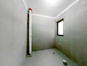 华强城 4室2厅2卫 142m&sup2;