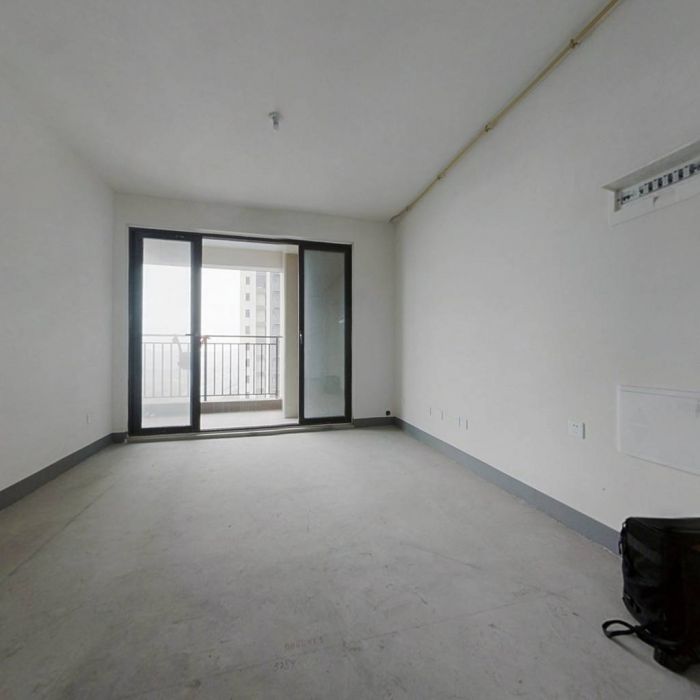 绿地新里城 3室1厅1卫 105m&sup2;