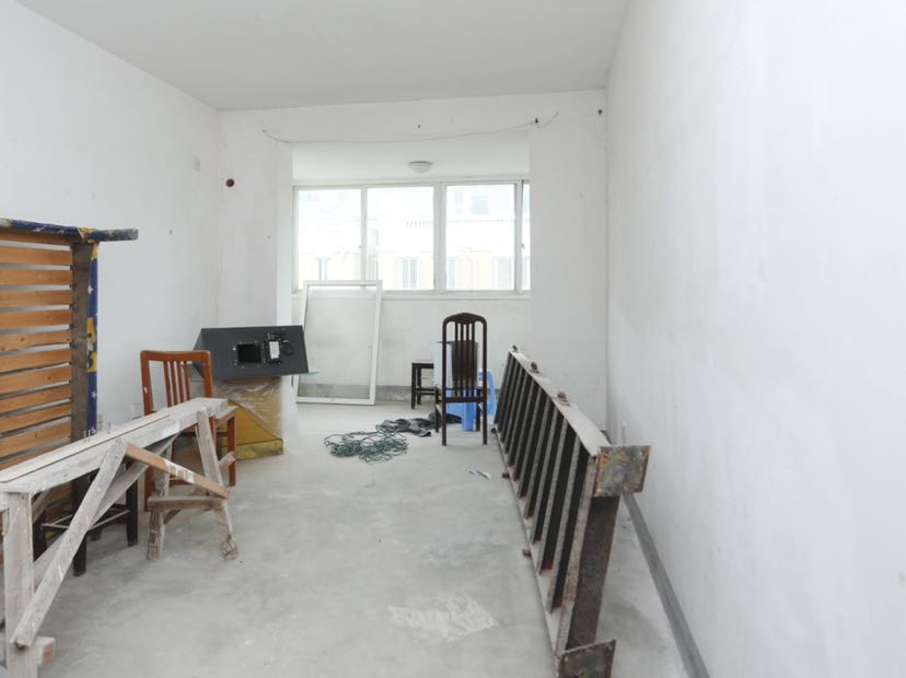 紫东花苑 6室1厅2卫 198m&sup2;