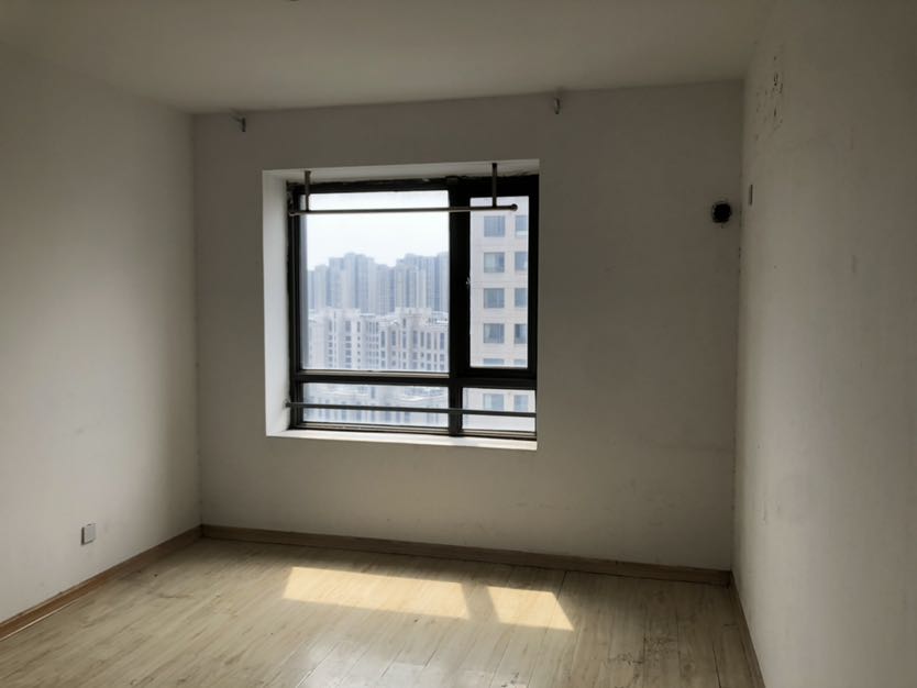 景华城 3室2厅2卫 132m&sup2;