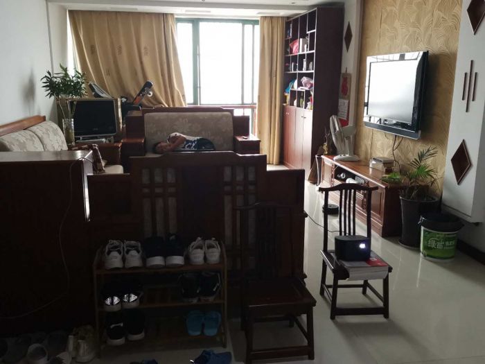 南方公寓 3室2厅1卫 204m&sup2;