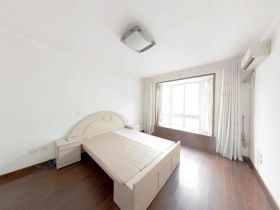 外滩小区 3室2厅1卫 125m&sup2;
