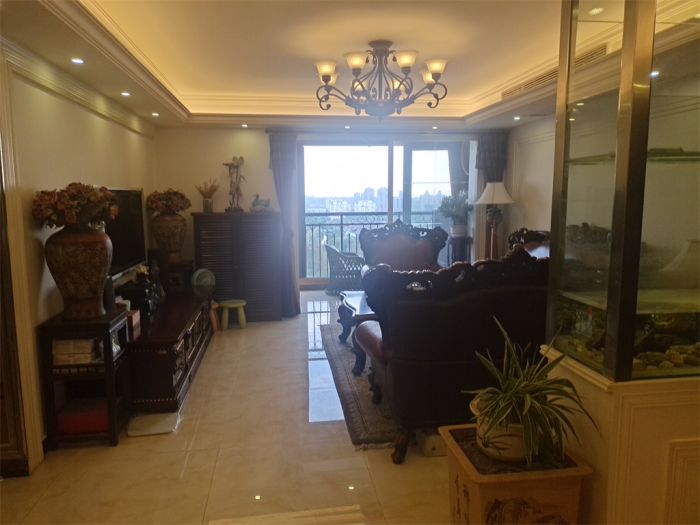 王府大厦 3室2厅2卫 183m&sup2;