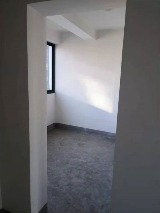 星湖花园 3室2厅2卫 205.3m&sup2;