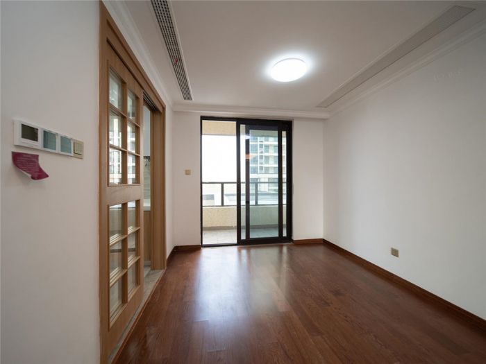 雍华府 4室2厅2卫 136m&sup2;