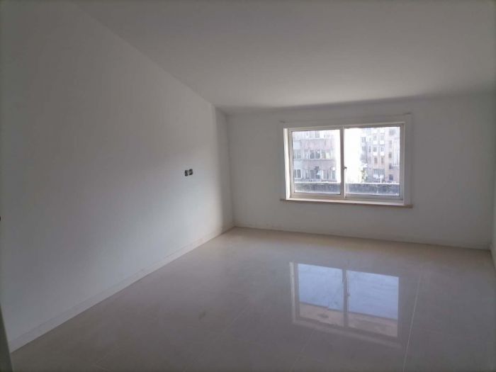 濠西园 6室3厅3卫 150m&sup2;