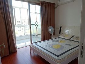 春天花园 3室2厅1卫 75m&sup2;