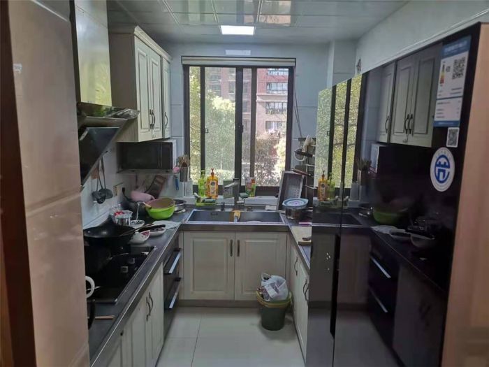 万濠星城 3室2厅1卫 121m&sup2;