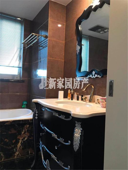 润华国际中心 4室2厅2卫 180m&sup2;