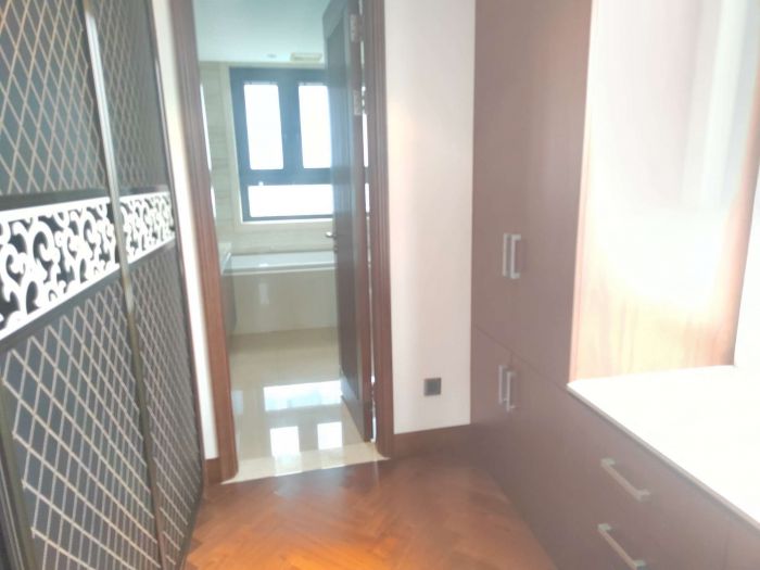 圆融广场公馆 3室2厅2卫 183m&sup2;