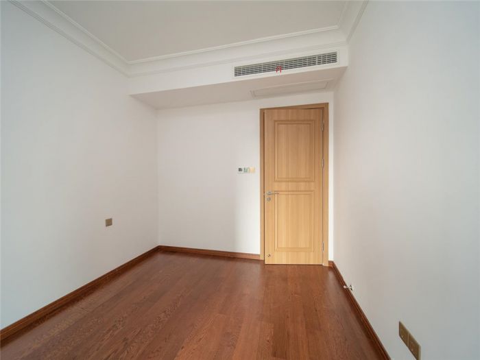 雍华府 4室2厅2卫 136m&sup2;