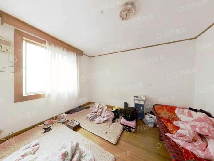 虹桥北村 4室2厅2卫 176m&sup2;