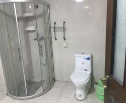 翡翠花园 3室2厅2卫 150m&sup2;