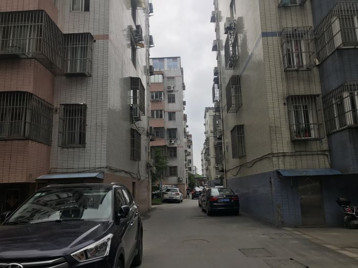 华侨花苑 4室1厅2卫 140m&sup2;