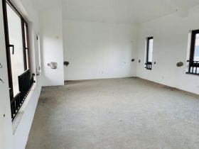 城山隐花苑 4室3厅3卫 223.49m&sup2;