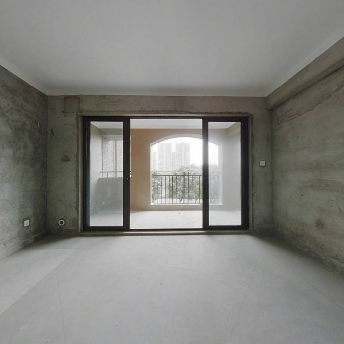 华强城 4室2厅2卫 142m&sup2;