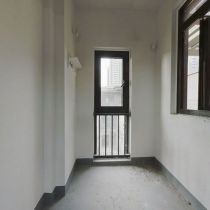 绿地新里城 3室2厅3卫 140m&sup2;