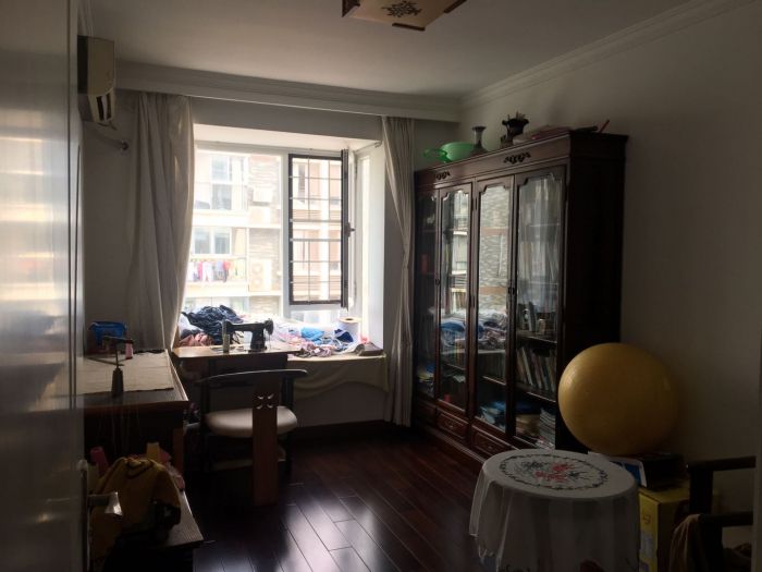 江海名苑南区 3室2厅2卫 145m&sup2;