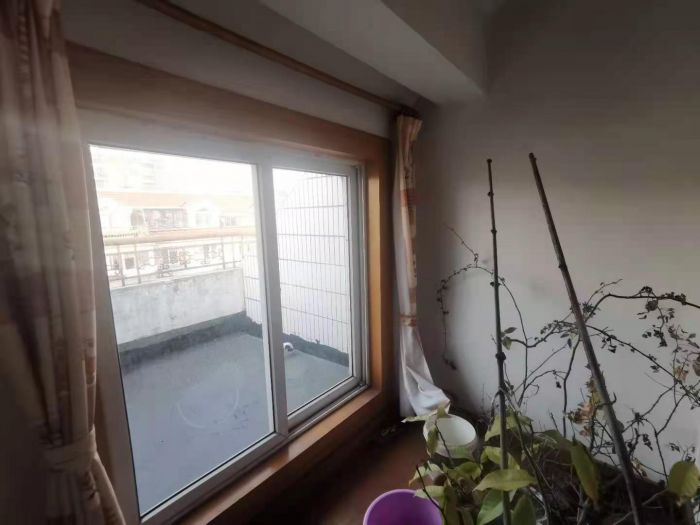朝晖花园 3室2厅2卫 135m&sup2;
