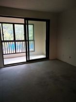 万濠山庄 3室2厅2卫 143m&sup2;