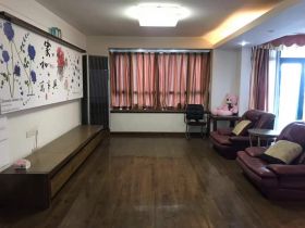 都市华城 4室2厅3卫 210m&sup2;