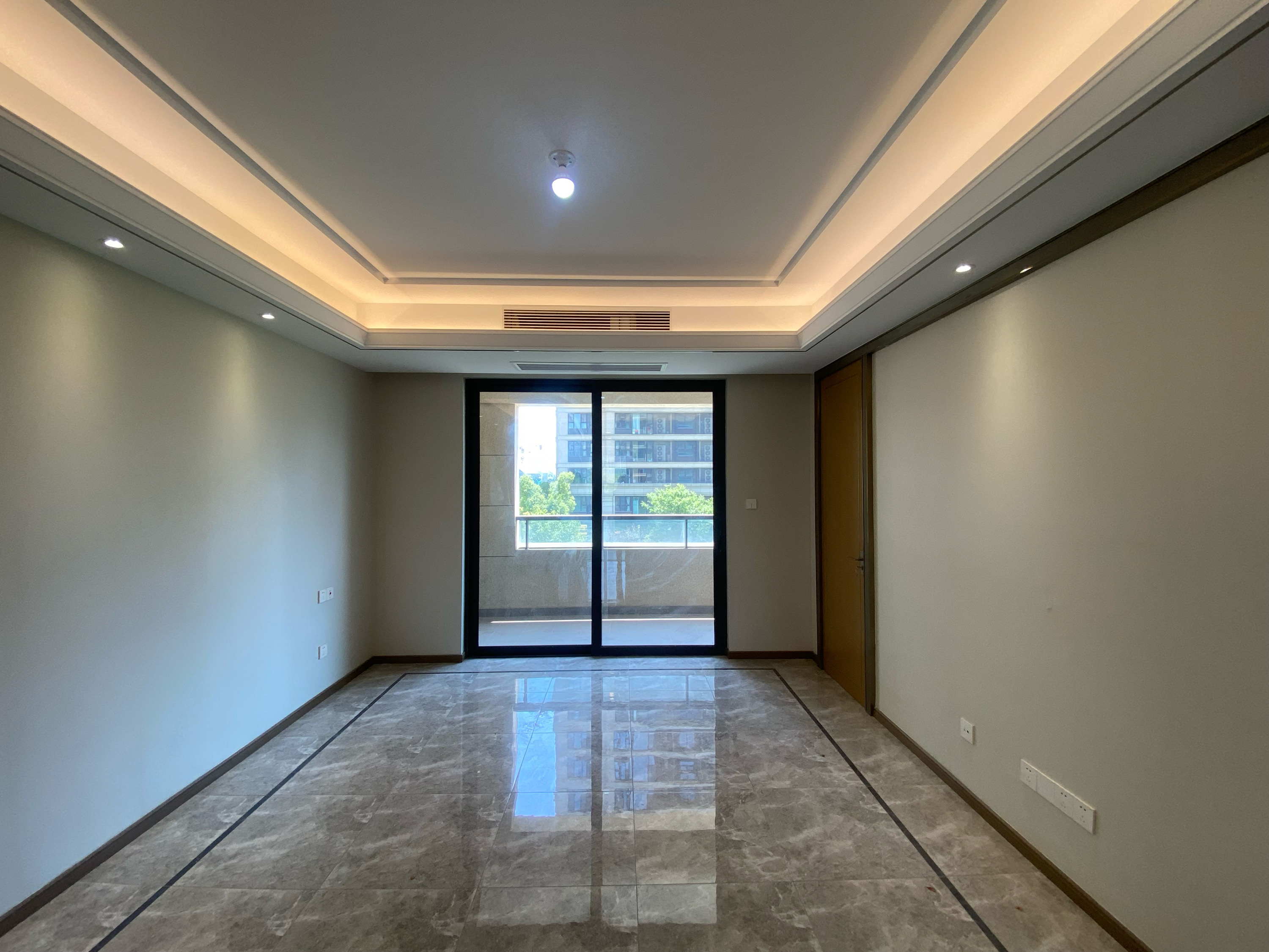 绿城沁园 3室2厅2卫 132.56m&sup2;