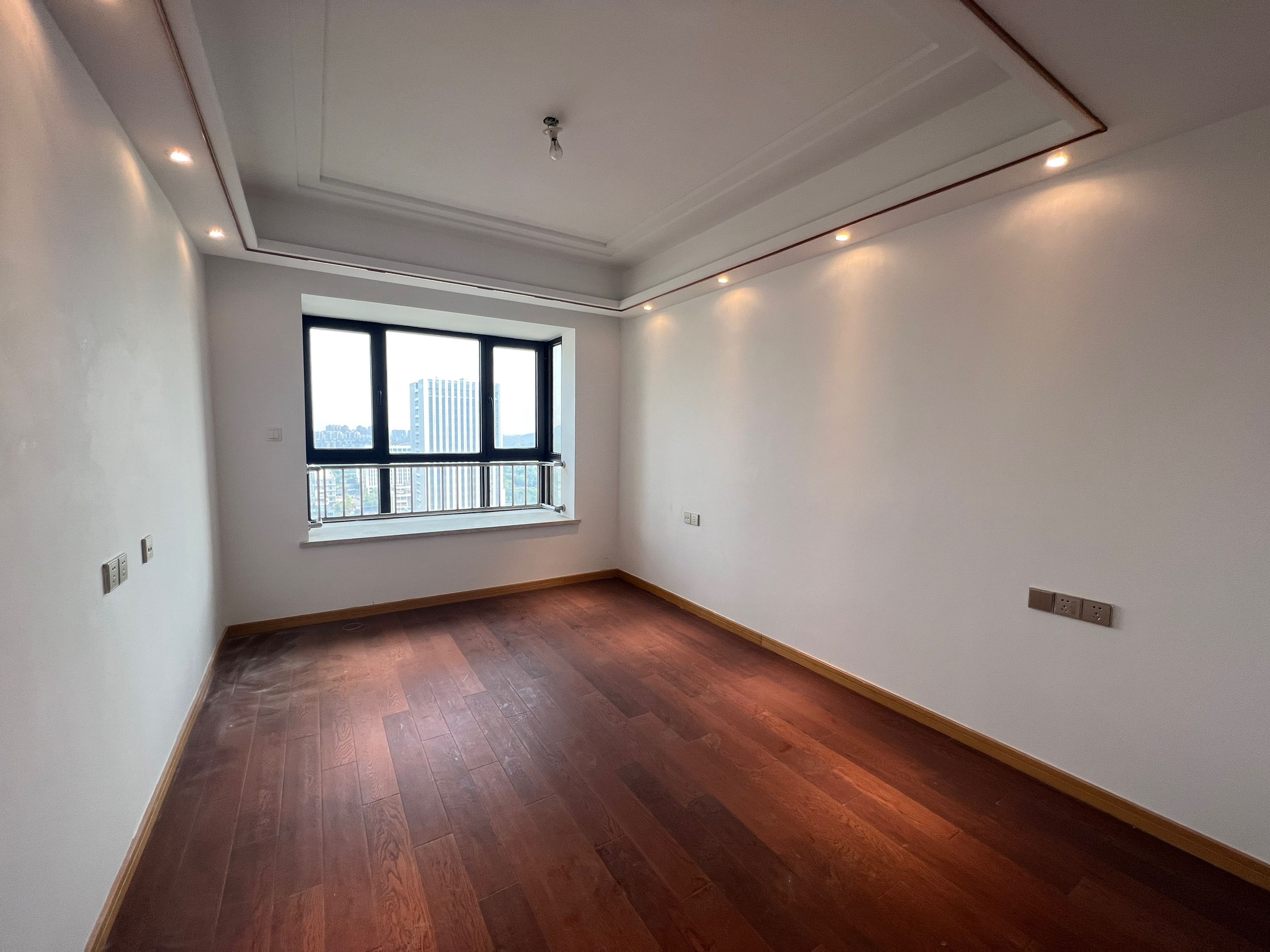 中南世纪花城三期 3室2厅2卫 132m&sup2;