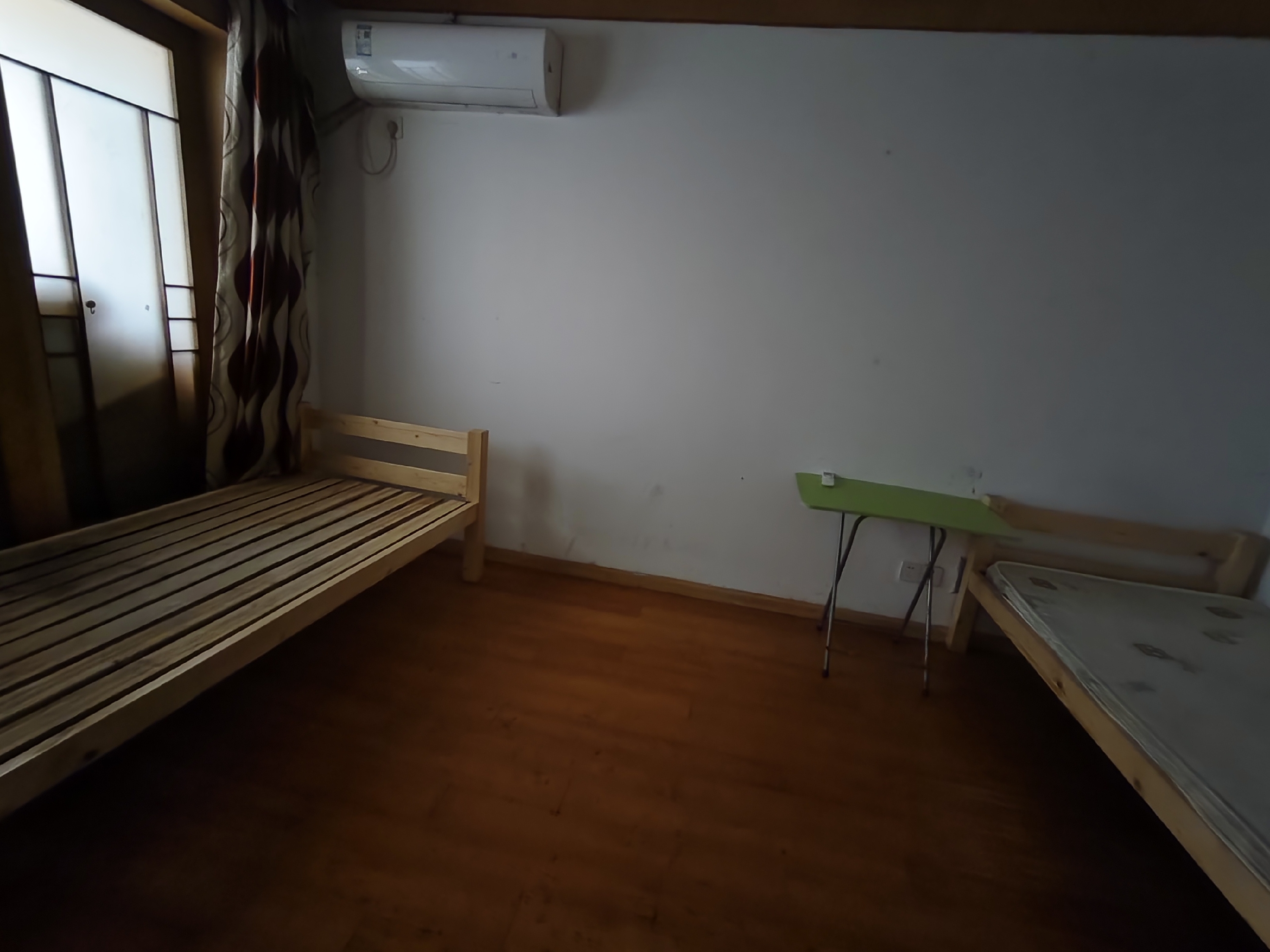 易家桥新村 5室1厅1卫 140m&sup2;