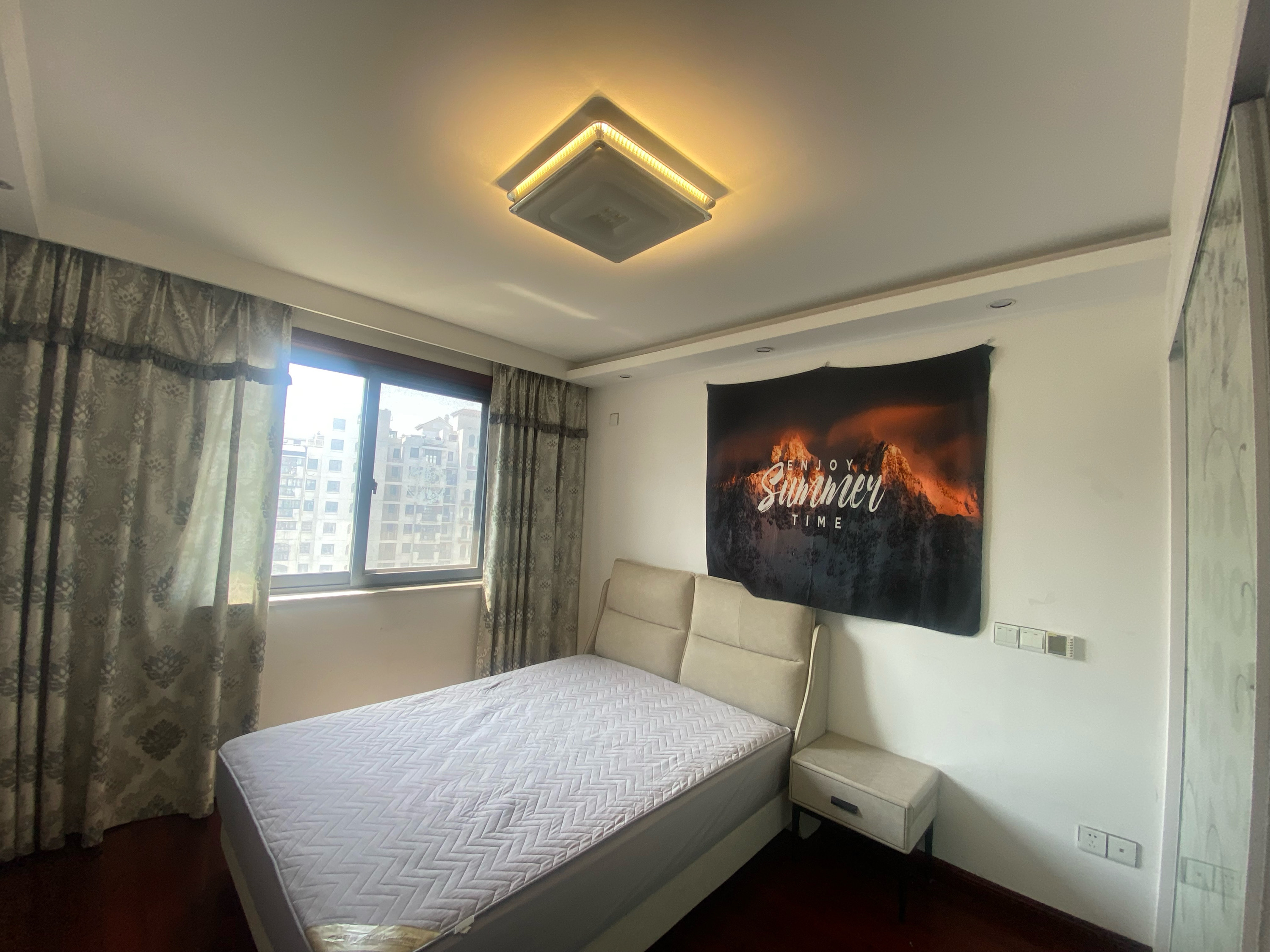 高迪晶城 3室2厅2卫 139m&sup2;