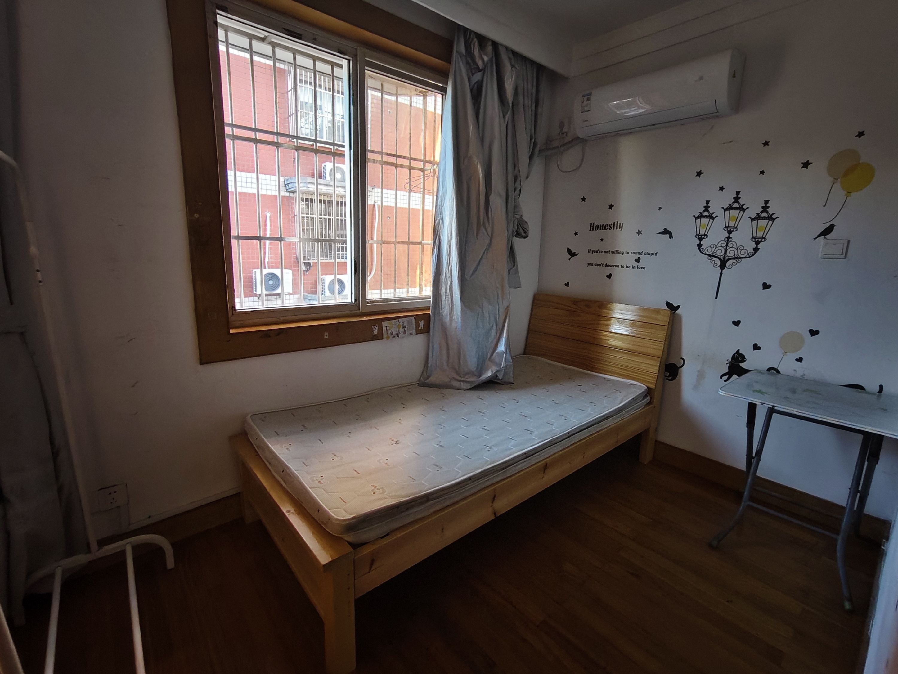 易家桥新村 5室1厅1卫 140m&sup2;