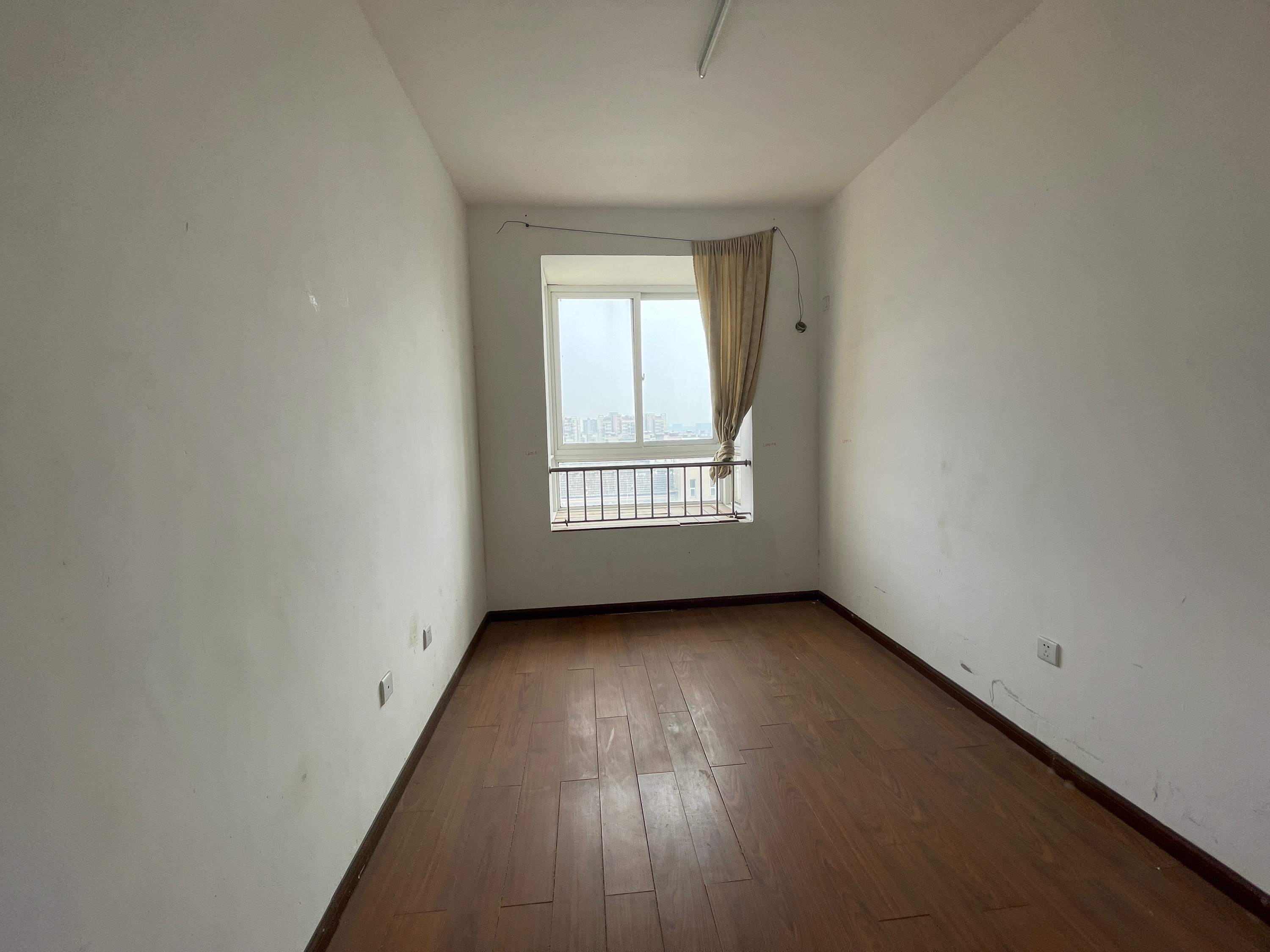 天霞苑 3室2厅1卫 108m&sup2;