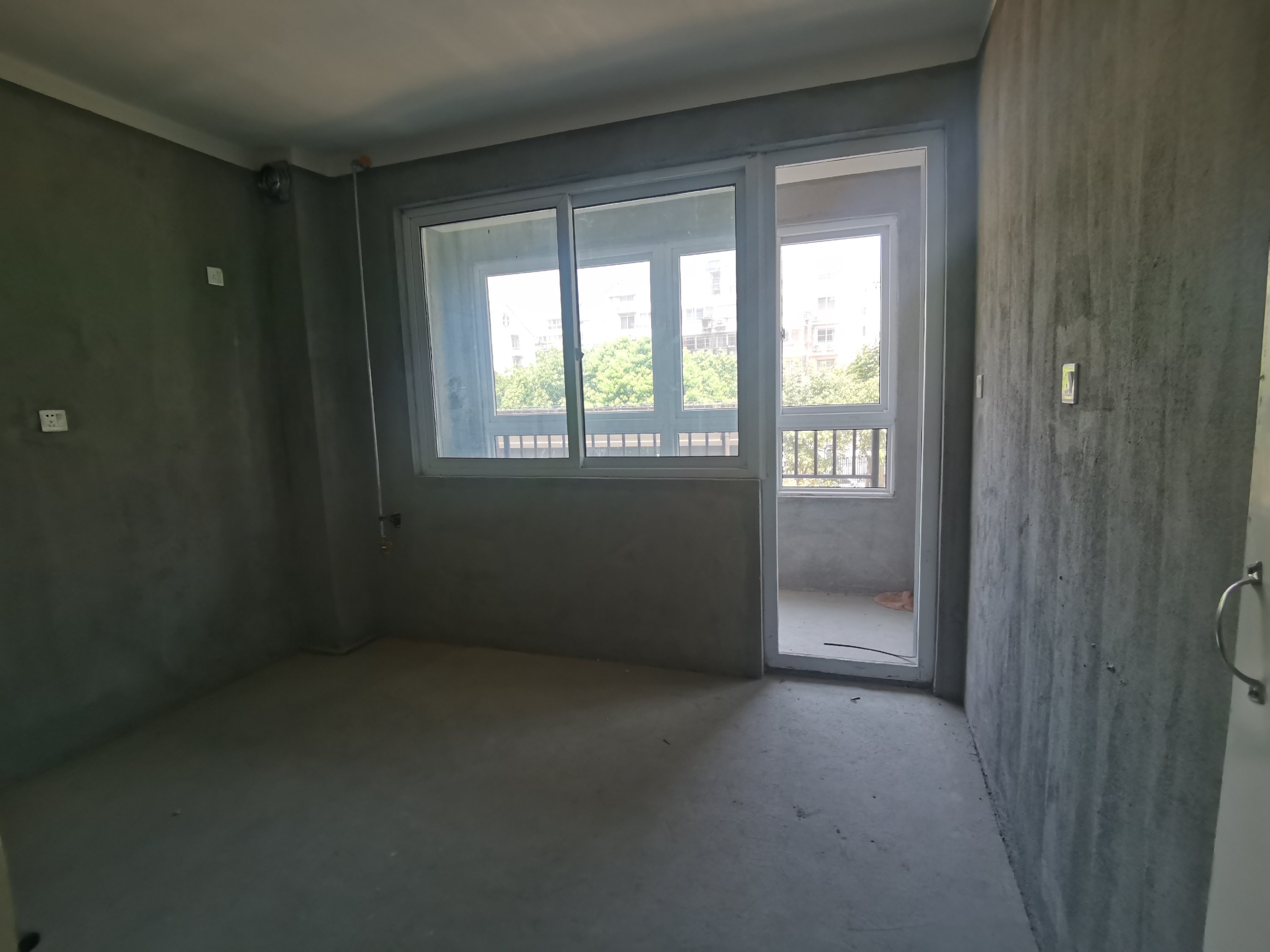 江畔花苑 3室2厅2卫 138m&sup2;