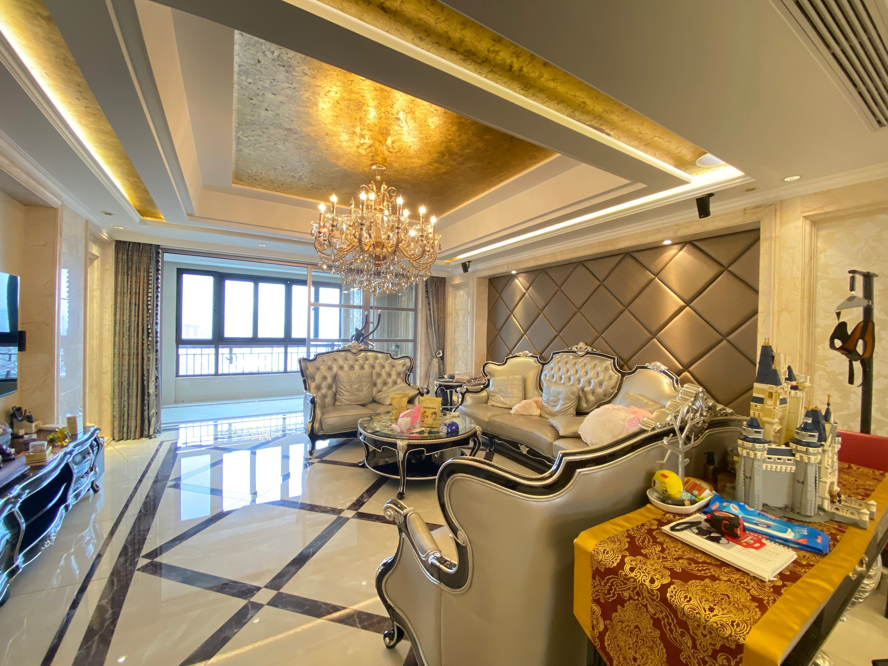 万濠华府 5室2厅3卫 292.00m²