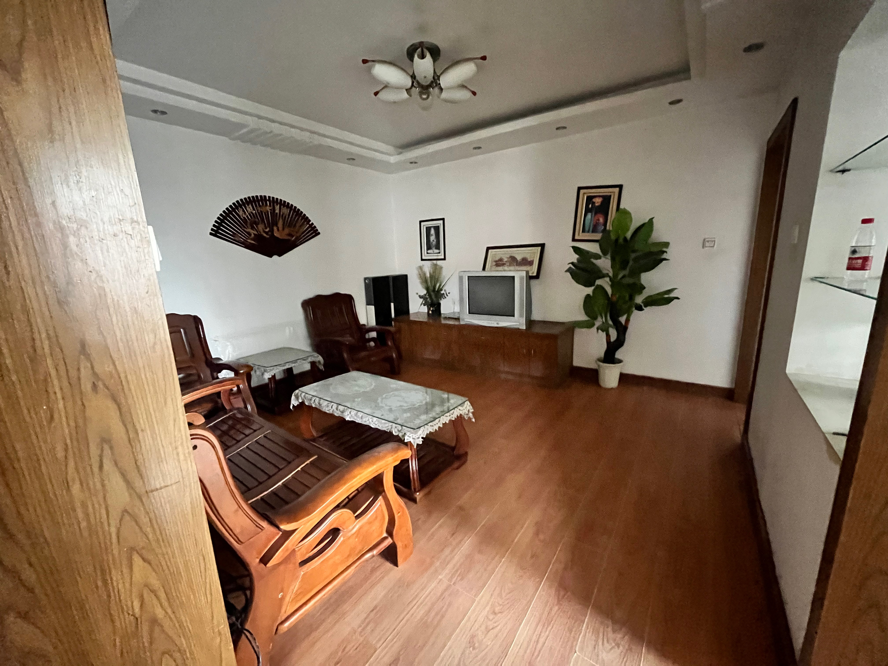 城东小区 3室2厅1卫 112m²