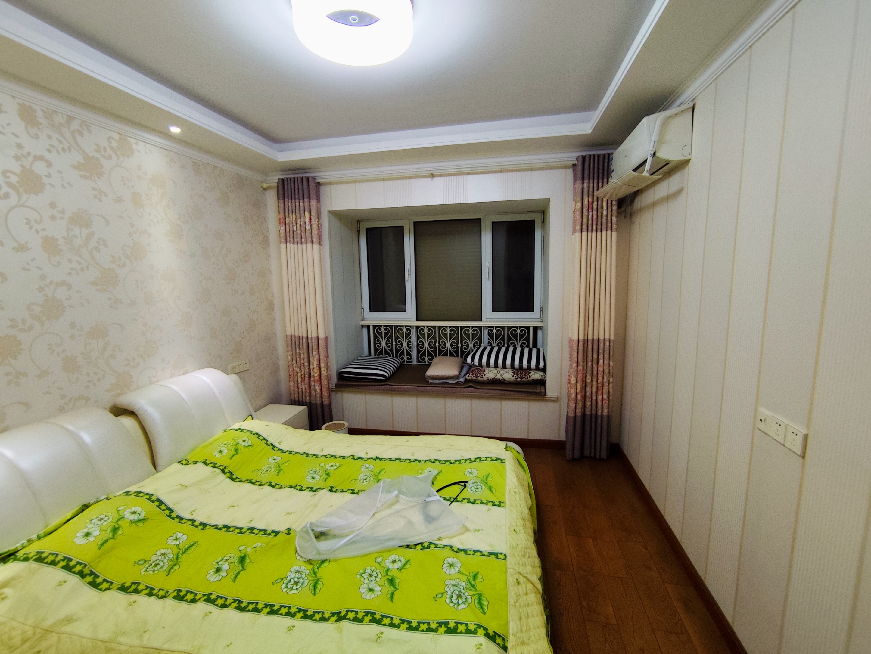 中南世纪花城一期 3室2厅2卫 128m&sup2;