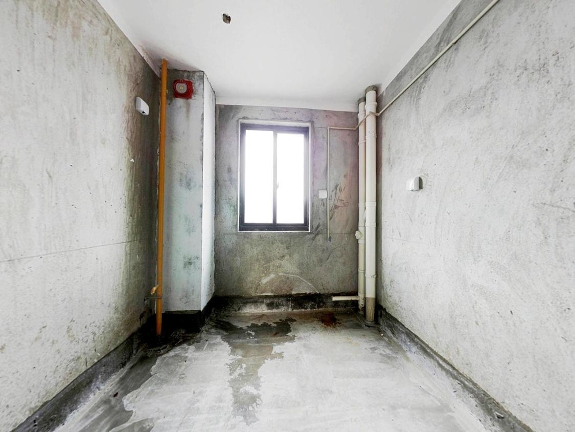 罗福宫 3室2厅1卫 121.56m&sup2;
