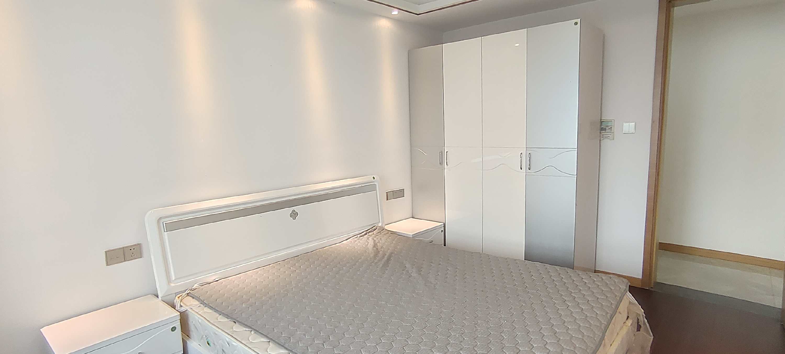 中南世纪花城三期 3室2厅2卫 132m&sup2;