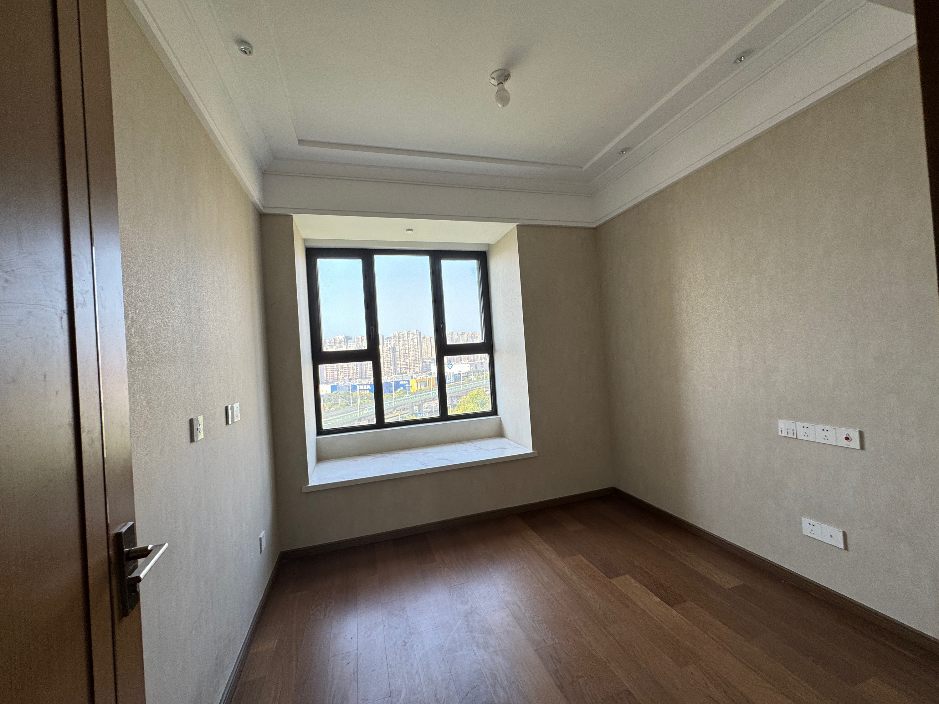 绿城沁园 3室2厅2卫 133m&sup2;