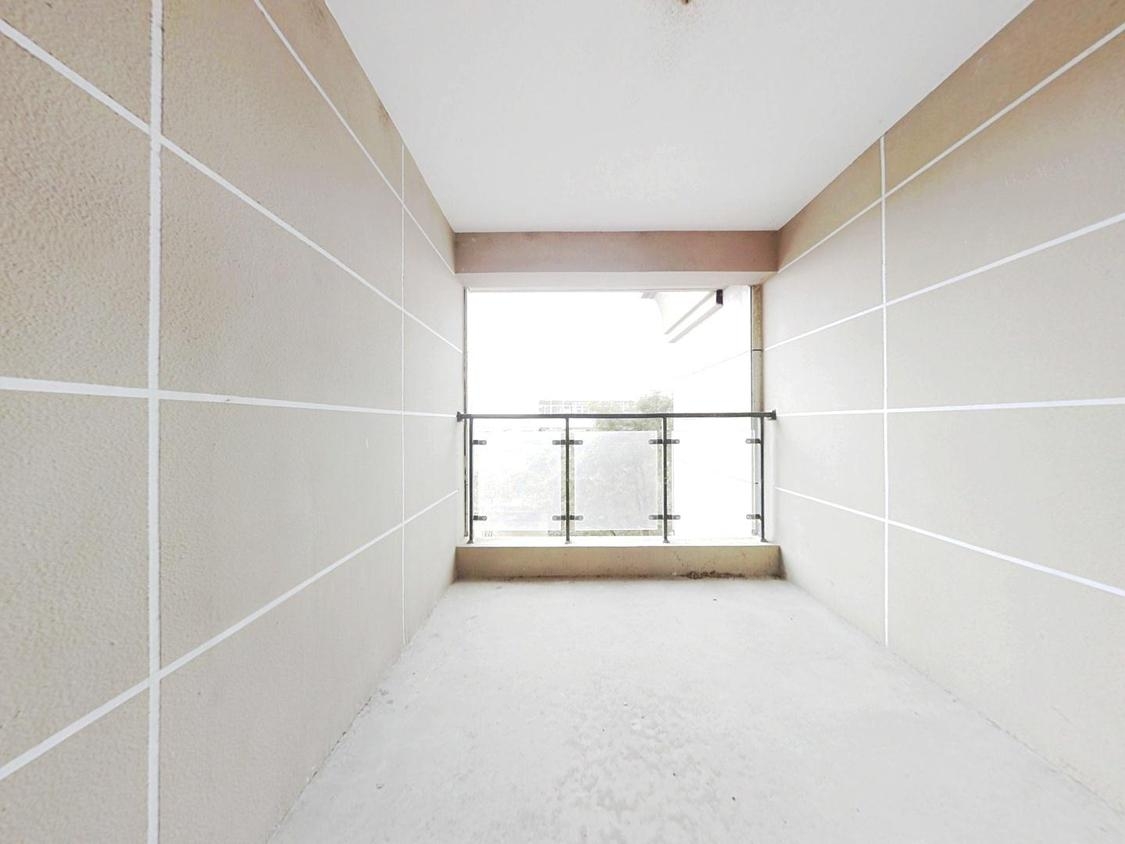 罗福宫 3室2厅1卫 121.56m&sup2;