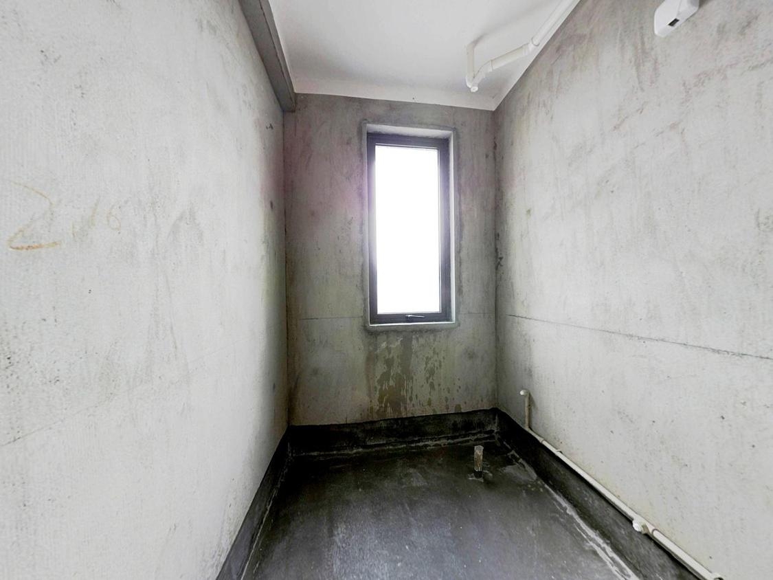 罗福宫 3室2厅1卫 121.56m&sup2;