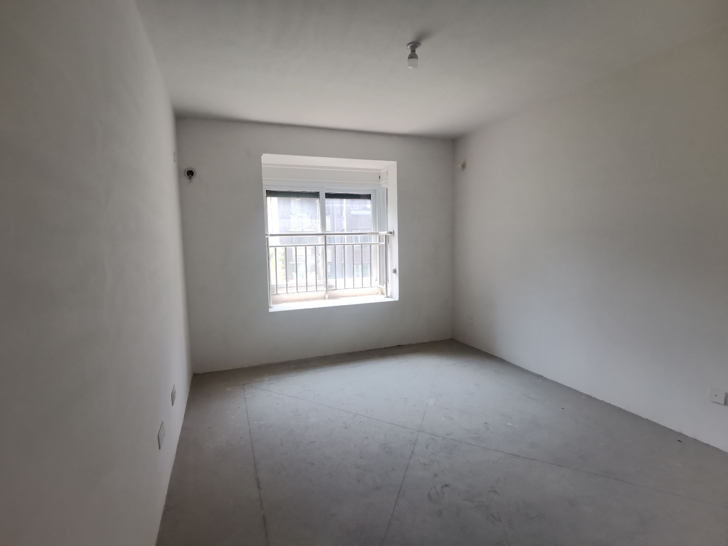 江畔花苑 3室2厅2卫 138m&sup2;