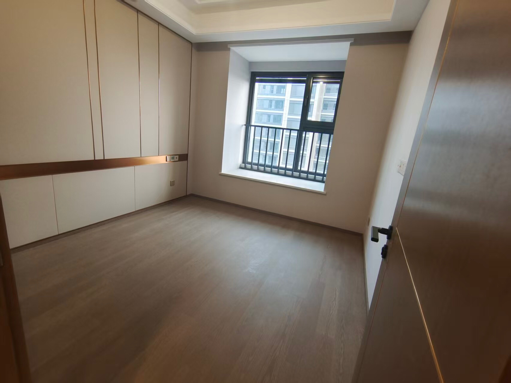 炜赋龙腾华府 3室2厅1卫 103m&sup2;