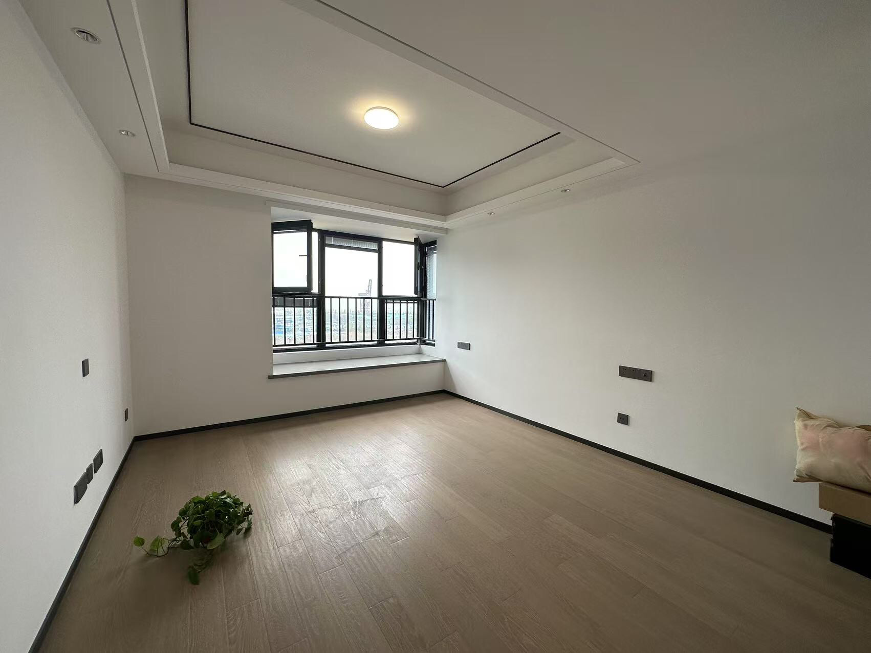 滨江道静园 4室2厅2卫 143.4m&sup2;