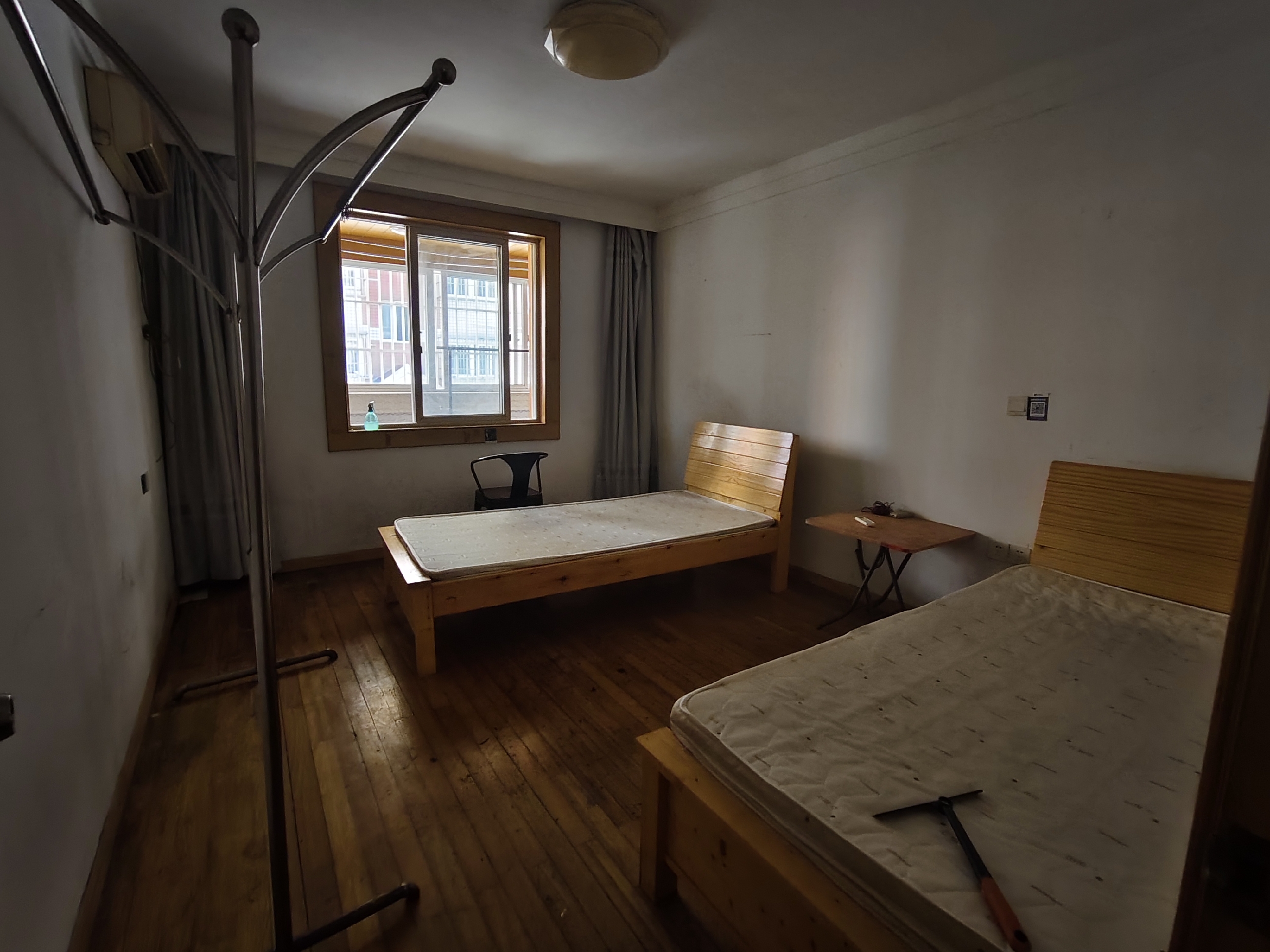 易家桥新村 5室1厅1卫 140m&sup2;