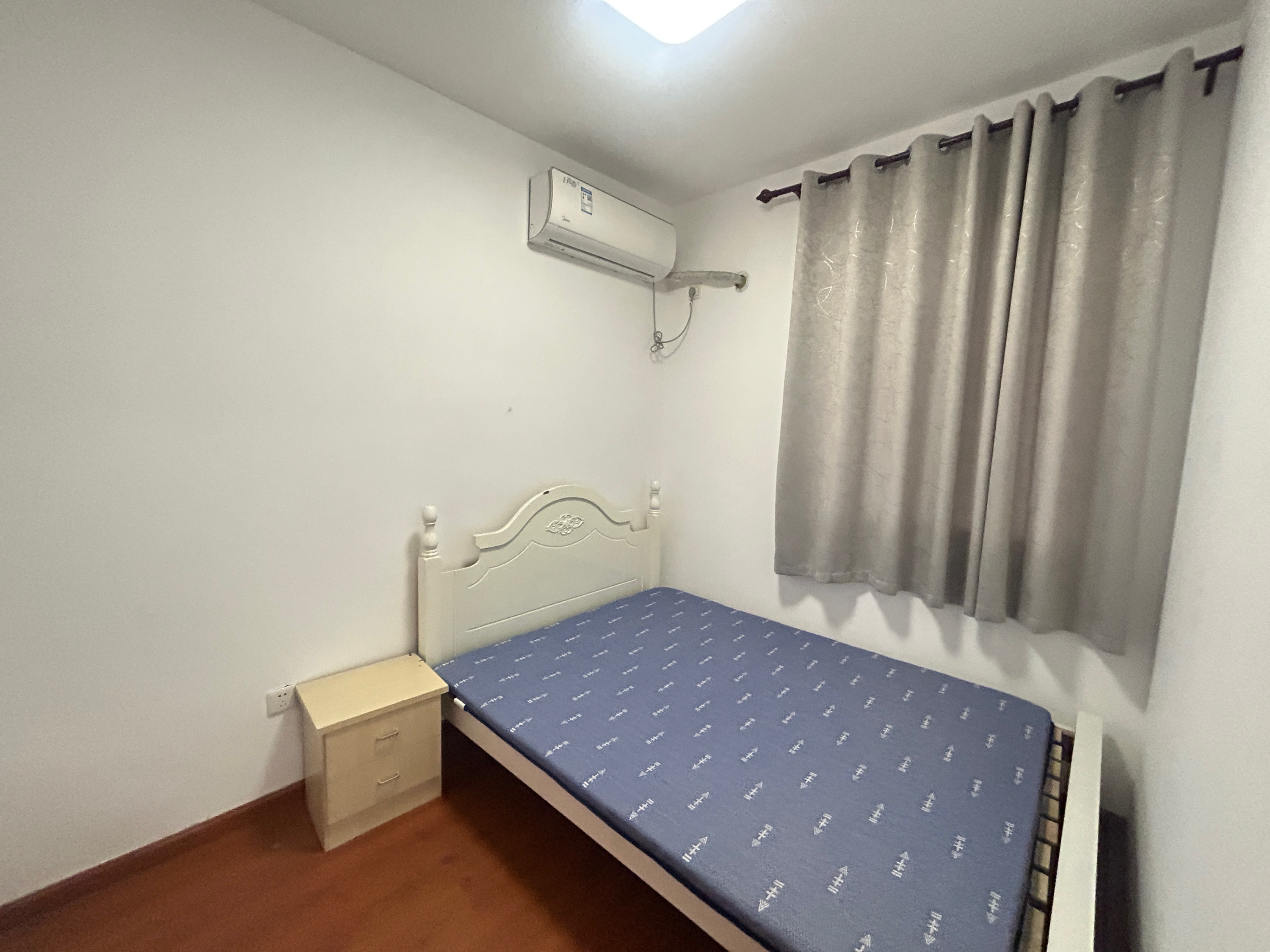 皇家花园北区 3室2厅1卫 97m&sup2;