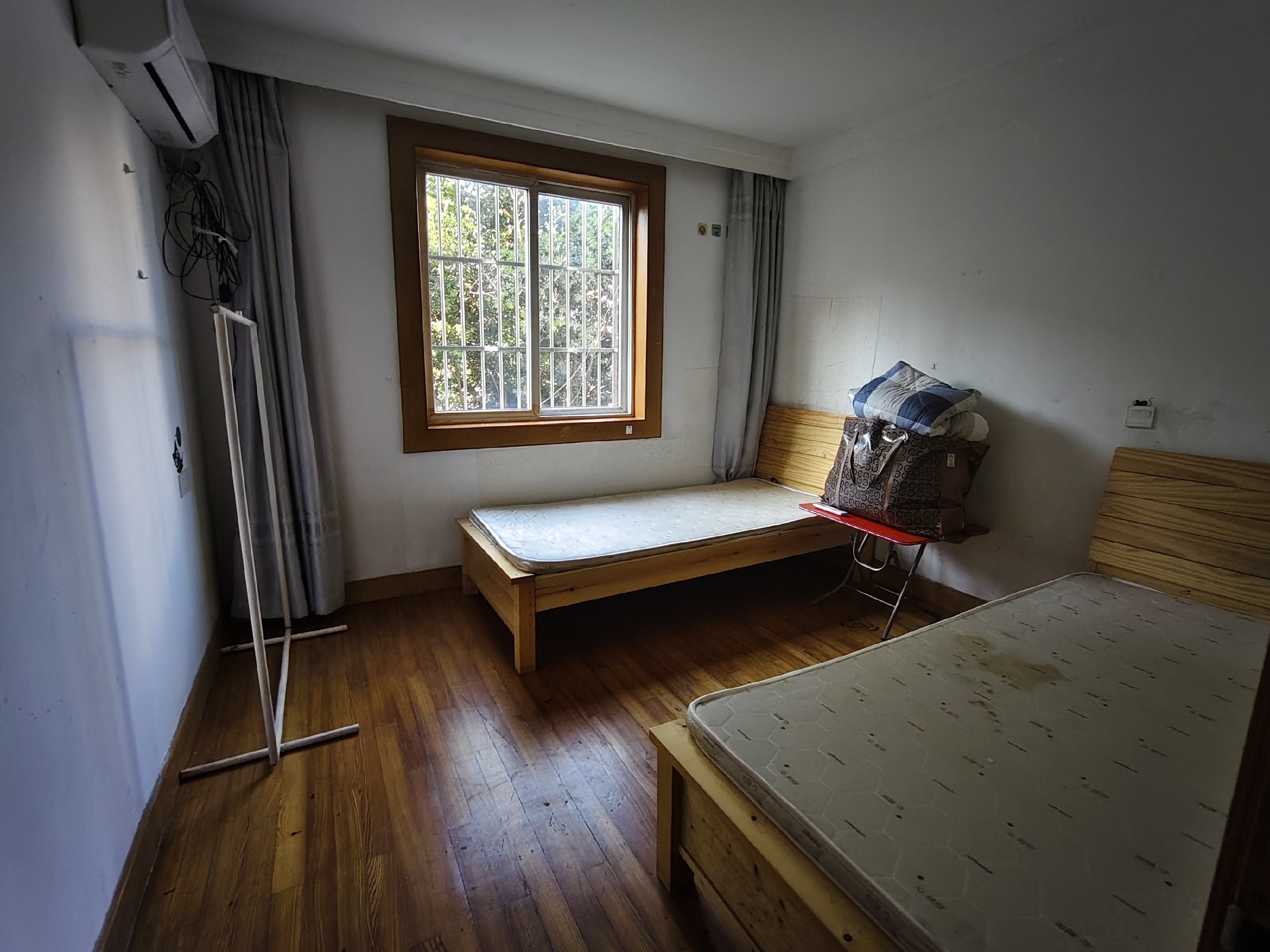 易家桥新村 5室1厅1卫 140m&sup2;