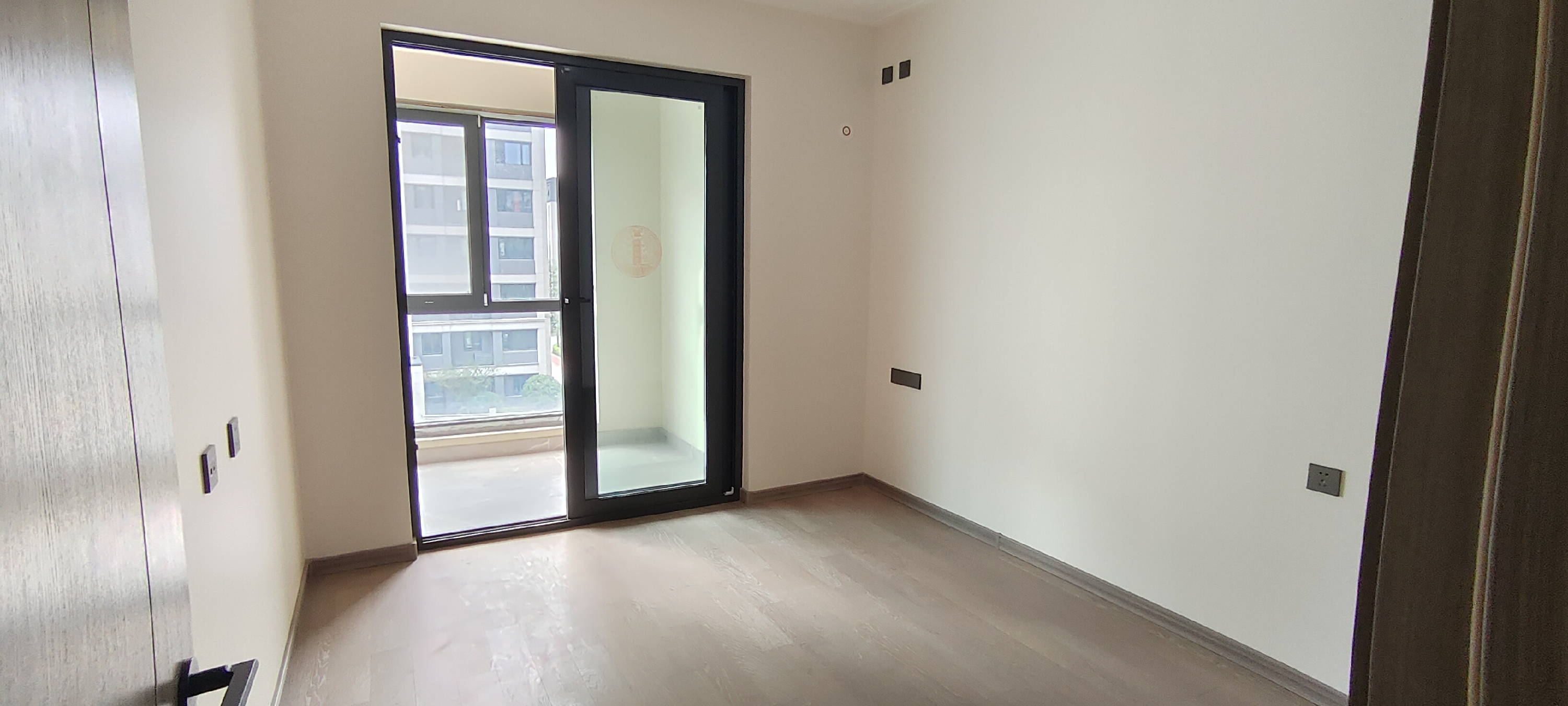 万科翡翠公园 3室2厅2卫 105m²